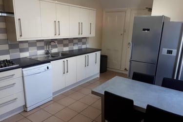 7 bed house, Lyndhurst Avenue, Jesmond, Newcastle, NE23LJ - Image 2
